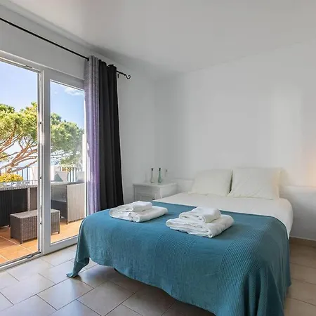 Dona Lola Seafront Duplex *